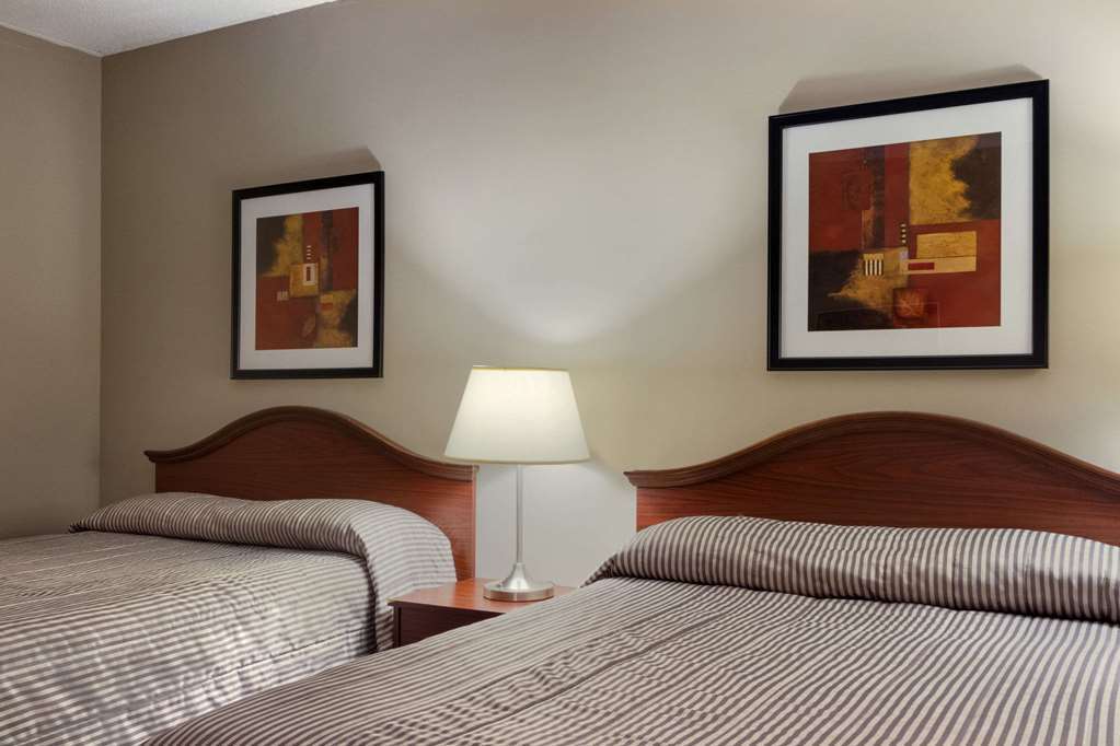 Travelodge Hotel by Wyndham Kingston Lasalle Rom bilde