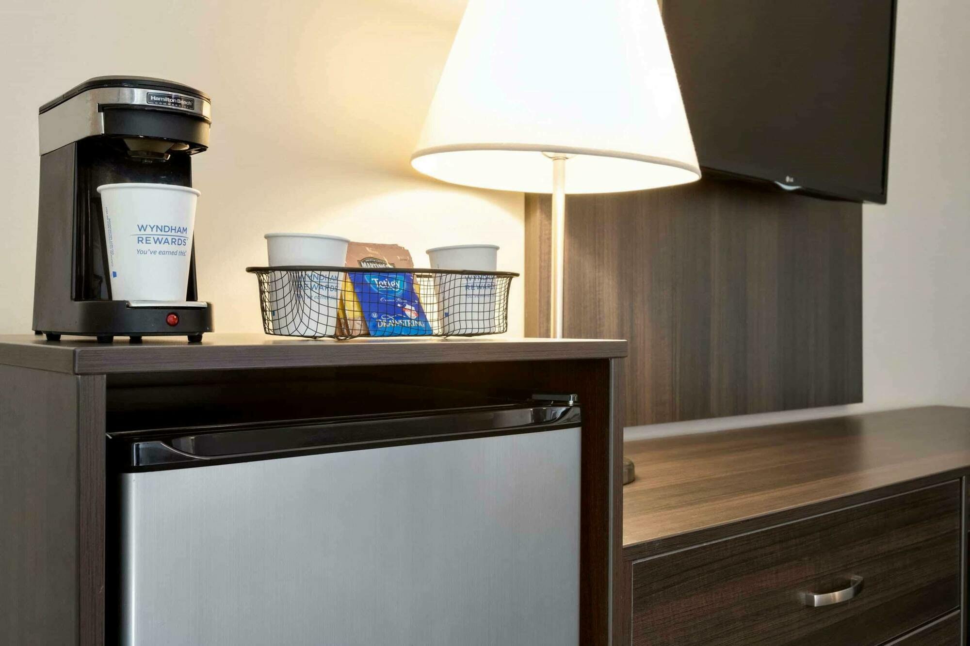 Travelodge Hotel by Wyndham Kingston Lasalle Eksteriør bilde